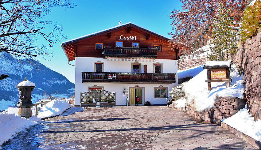 Aparthotel Lastei 3*